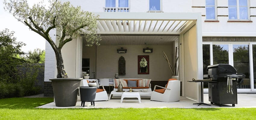 Louvred Roof Pergola Blended Into Home