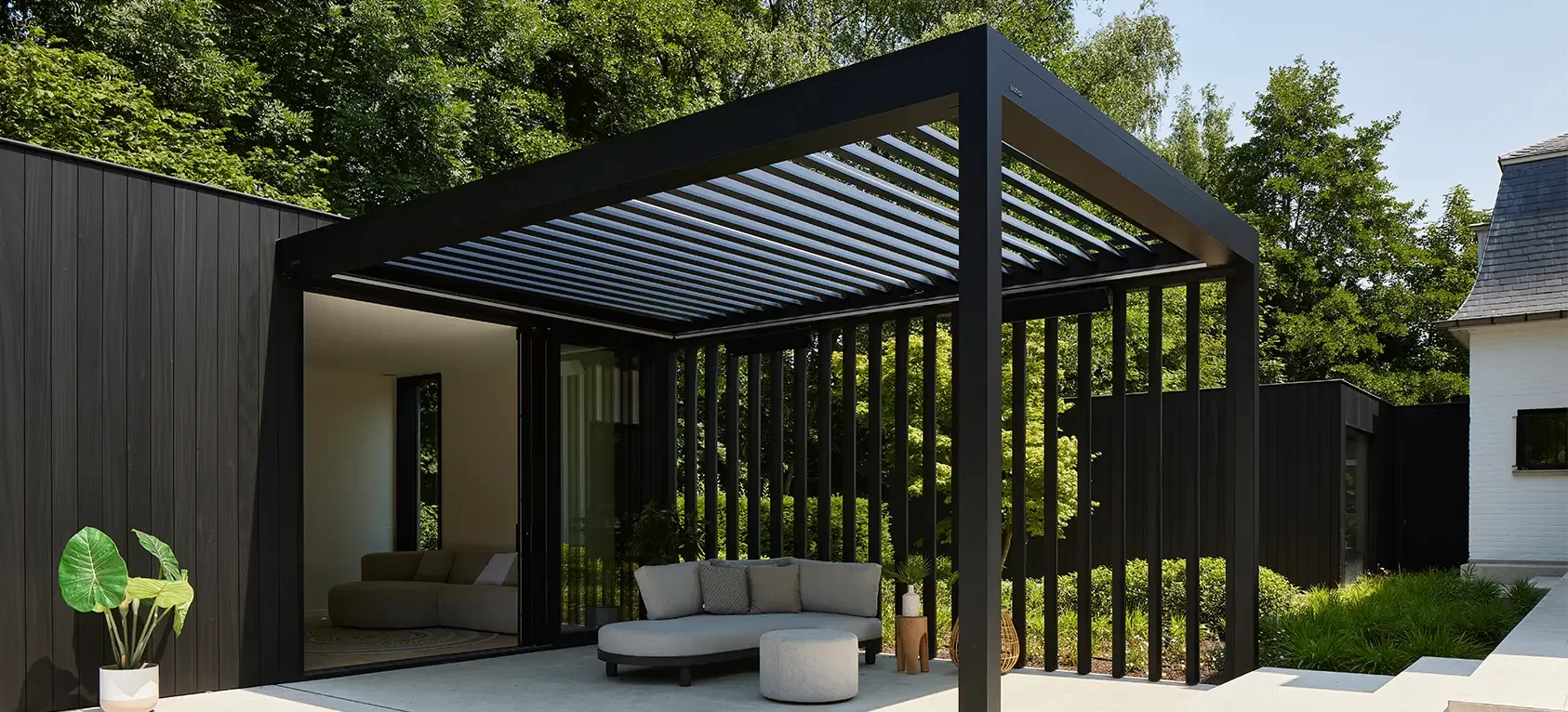 Black B200XL Pergola