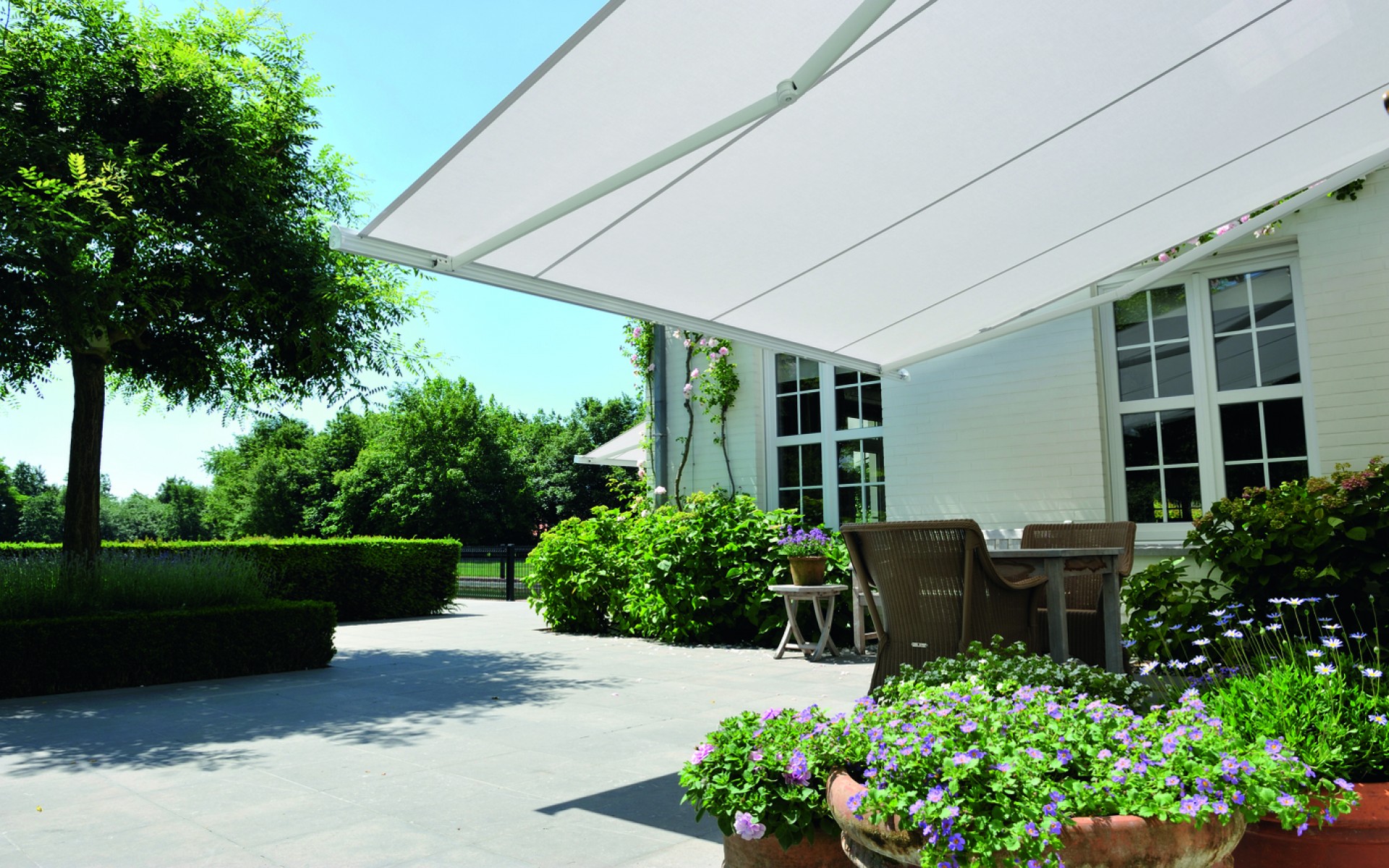 Pergolas_and_shading_-_retractable_garden_awnings_Dorset